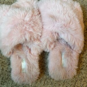 Fluffy Pink Women's Slippers